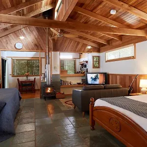 Lodge Sharlynn By The River